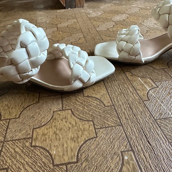 Two strap braided sandals with small heel - Picture 4 of 6